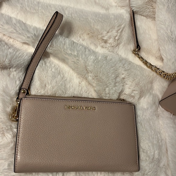 Michael Kors shoulder bag and matching wallet/wristlet - Picture 5 of 5